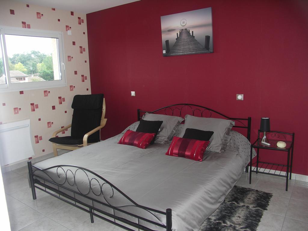 Chambres D'Hotes Le Saint O Detente Room photo